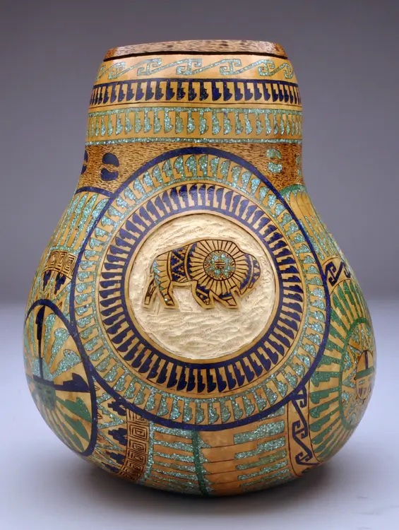 A vase with an animal on the side of it.